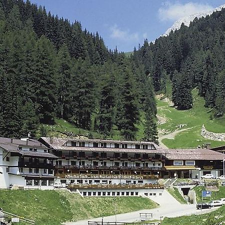 Sport Hotel Pampeago Tesero Buitenkant foto