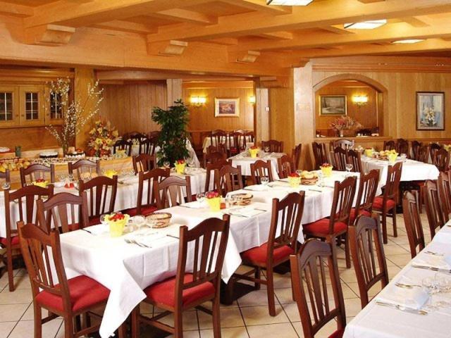 Sport Hotel Pampeago Tesero Buitenkant foto