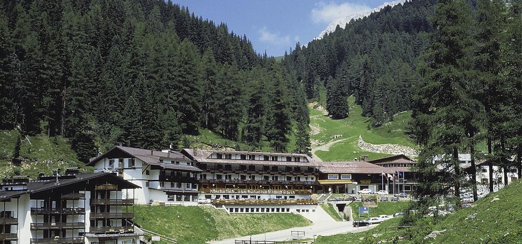 Sport Hotel Pampeago Tesero Buitenkant foto
