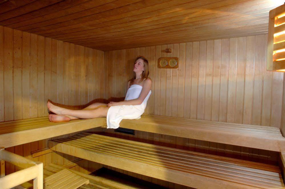 Sport Hotel Pampeago Tesero Buitenkant foto
