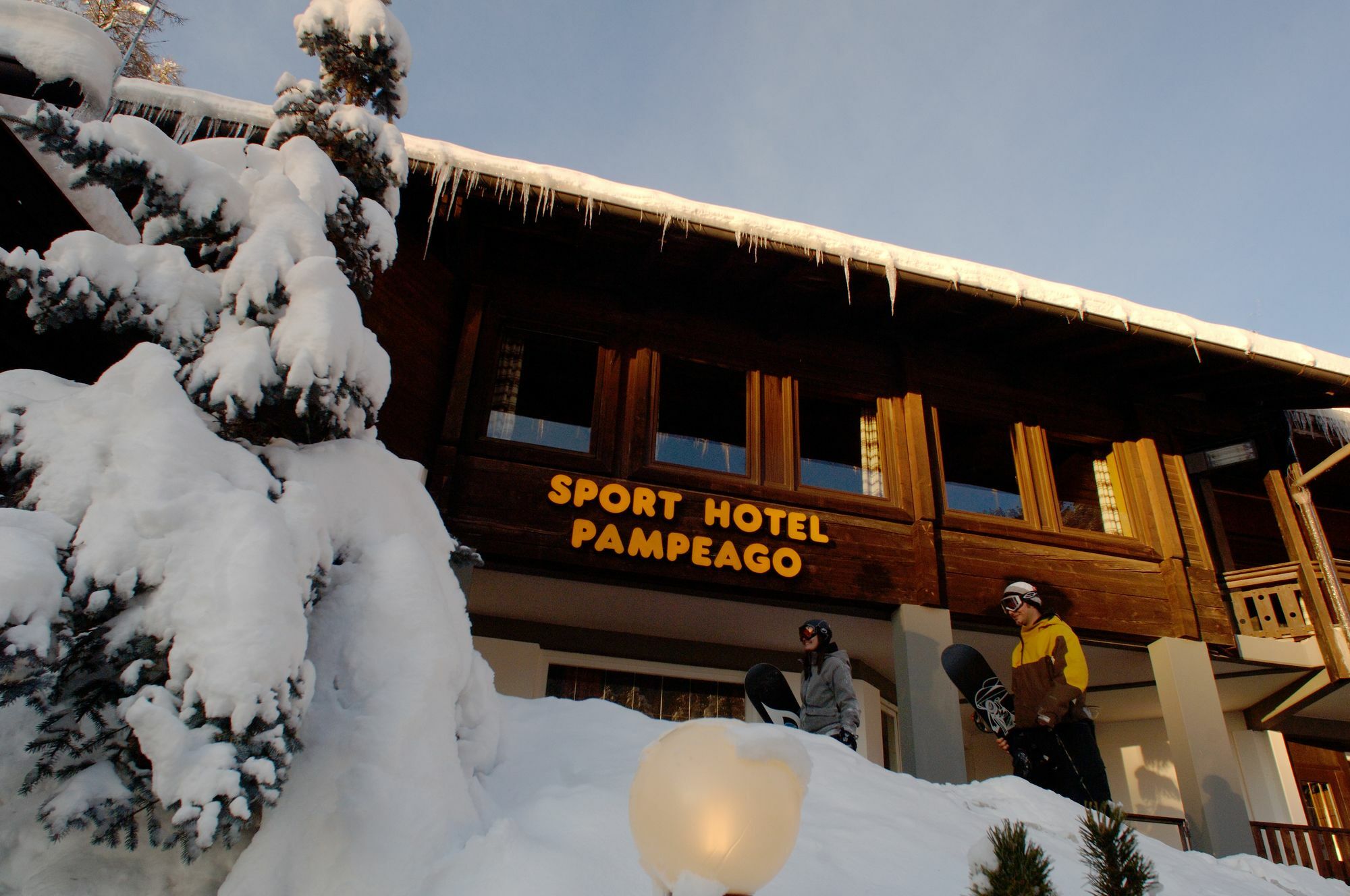 Sport Hotel Pampeago Tesero Buitenkant foto